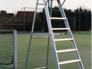 Scheidsrechterstoel met kuipzitting