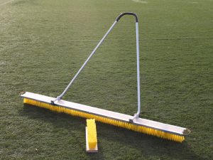 Baanbezem all-weather, 2 meter, incl. blokbezems (geel) en trekbeugel