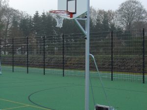 Verrolbare basketbalinstallatie, recreatieuitvoering