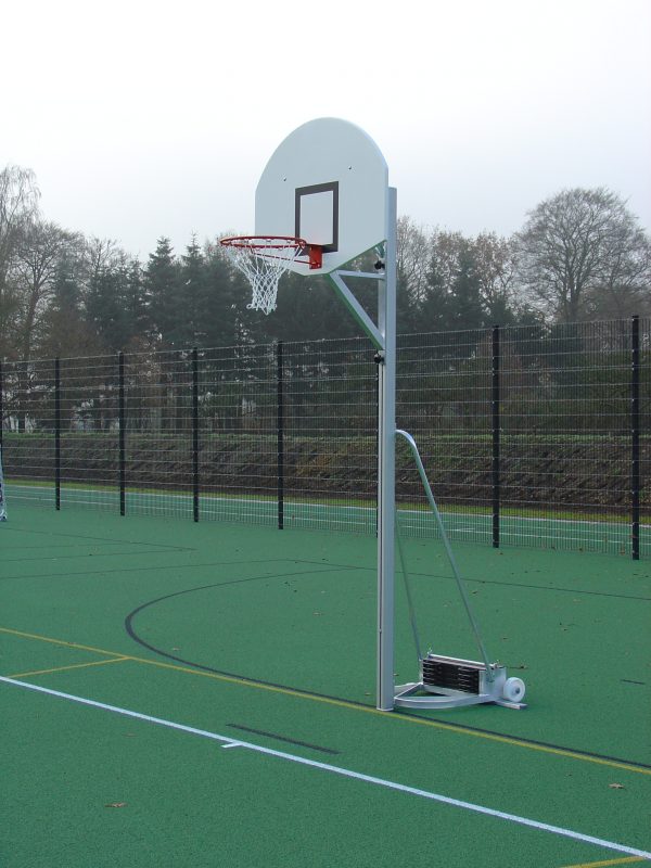 Verrolbare basketbalinstallatie, recreatieuitvoering