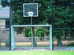 Anti vandalen voetbaldoel 3 x 2 meter met basket