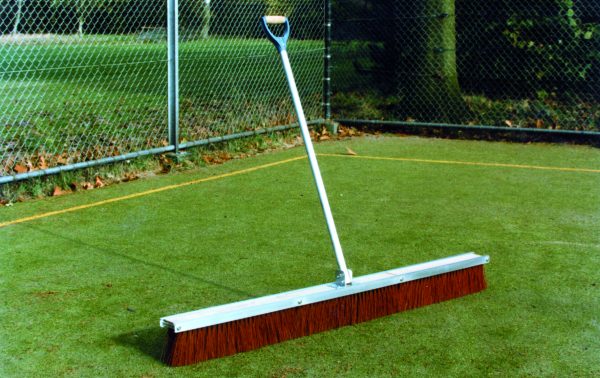 Bezemgarnituur D-greep, 1,50m breed incl. rode blokbezems